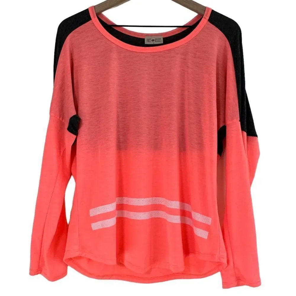 Free Kisses Graphic Get Fit Long Sleeve Activewear Streetwear Top Junior’s Large - Picture 1 of 7
